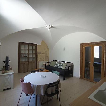 Dans Maison De Maitre, Appartement Independant. Montfrin Ngoại thất bức ảnh
