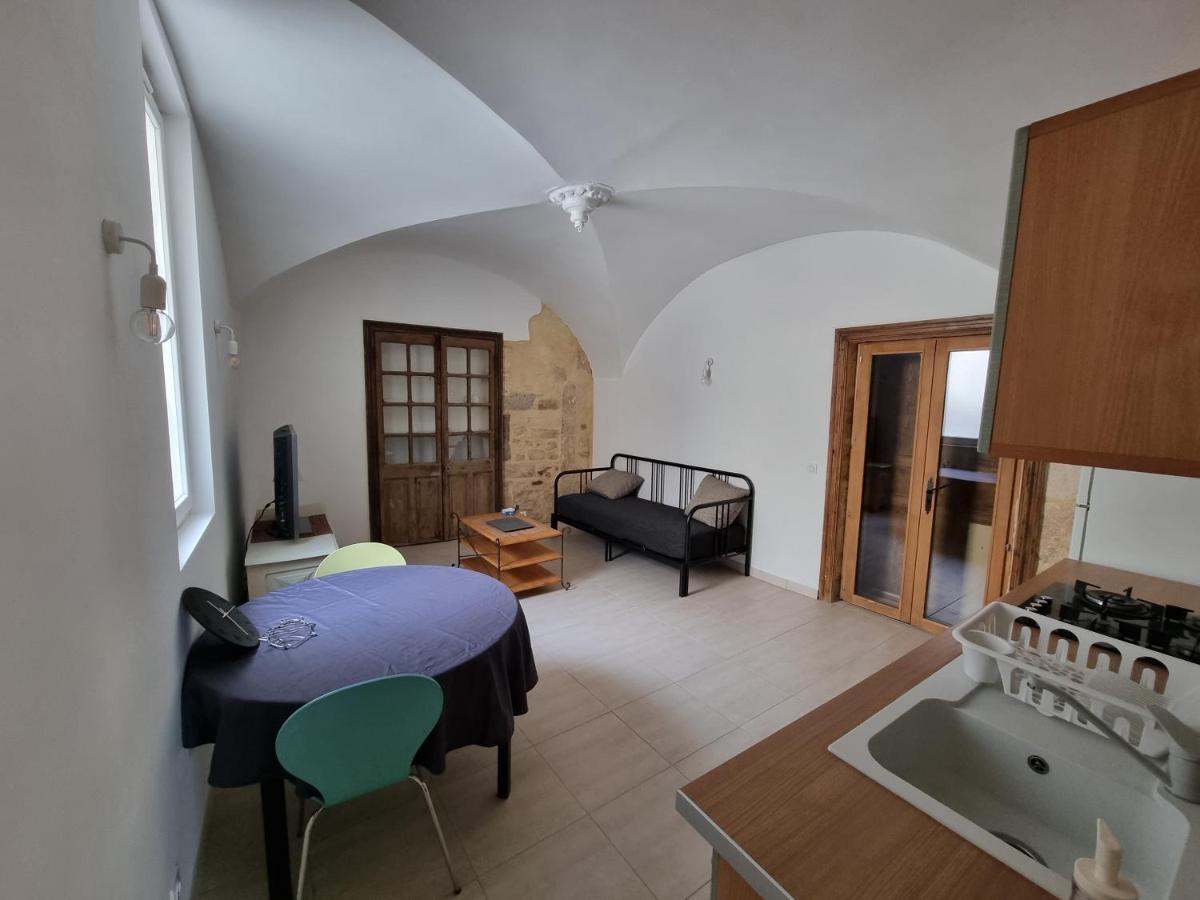 Dans Maison De Maitre, Appartement Independant. Montfrin Ngoại thất bức ảnh