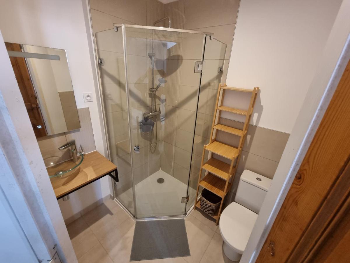 Dans Maison De Maitre, Appartement Independant. Montfrin Ngoại thất bức ảnh